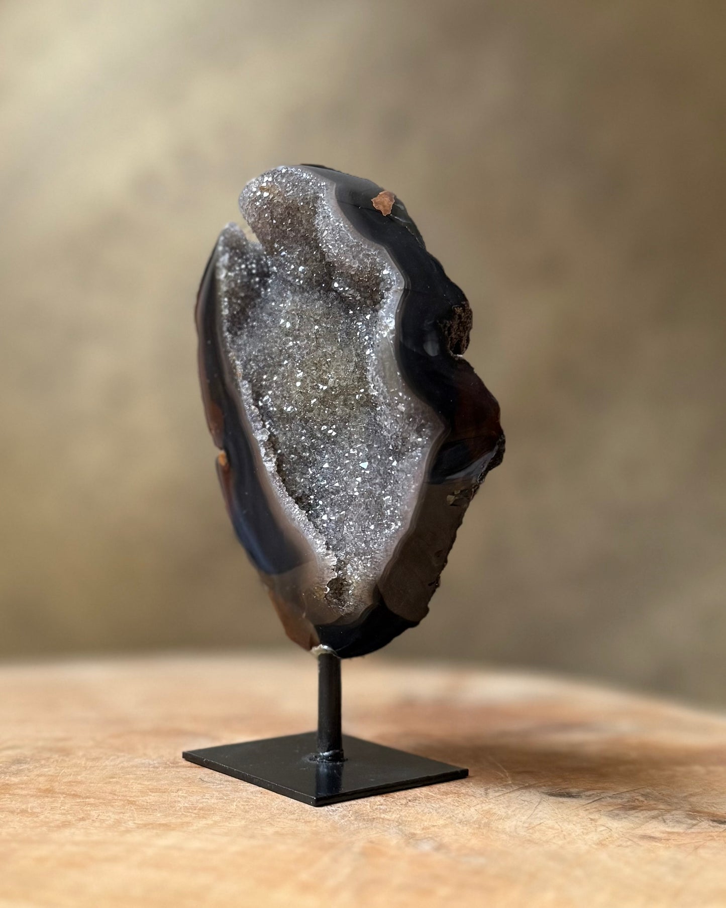 Agaat geode op standaard