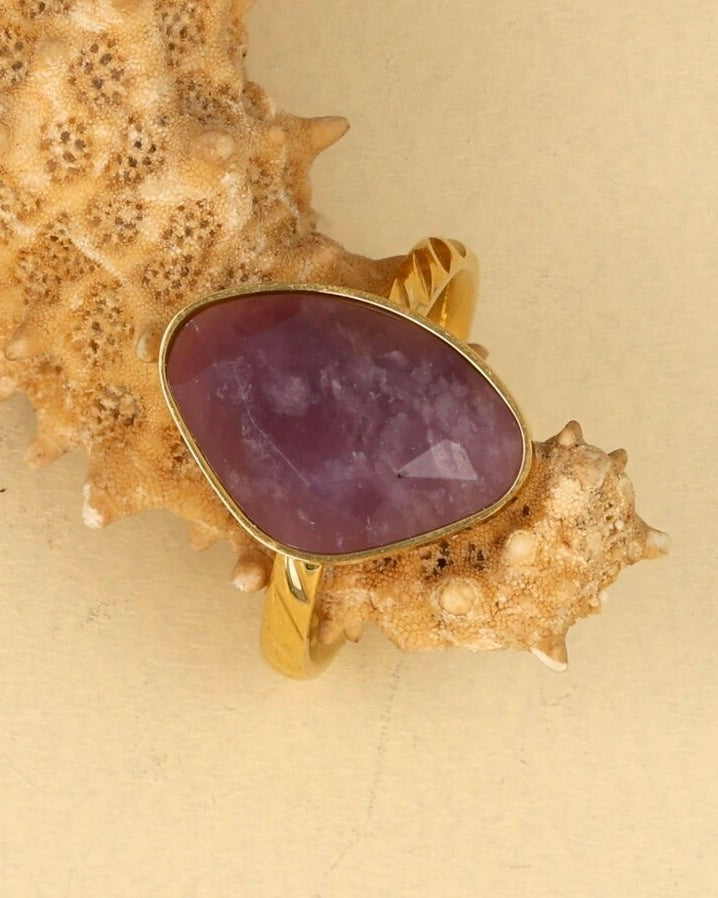Amethist freeform ring goud
