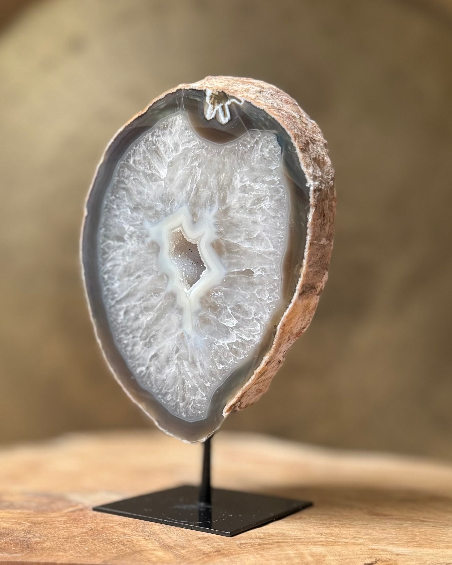 Agaat geode op standaard