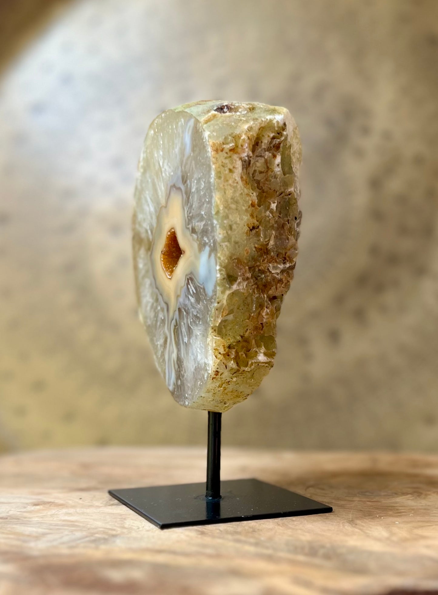 Agaat geode op standaard