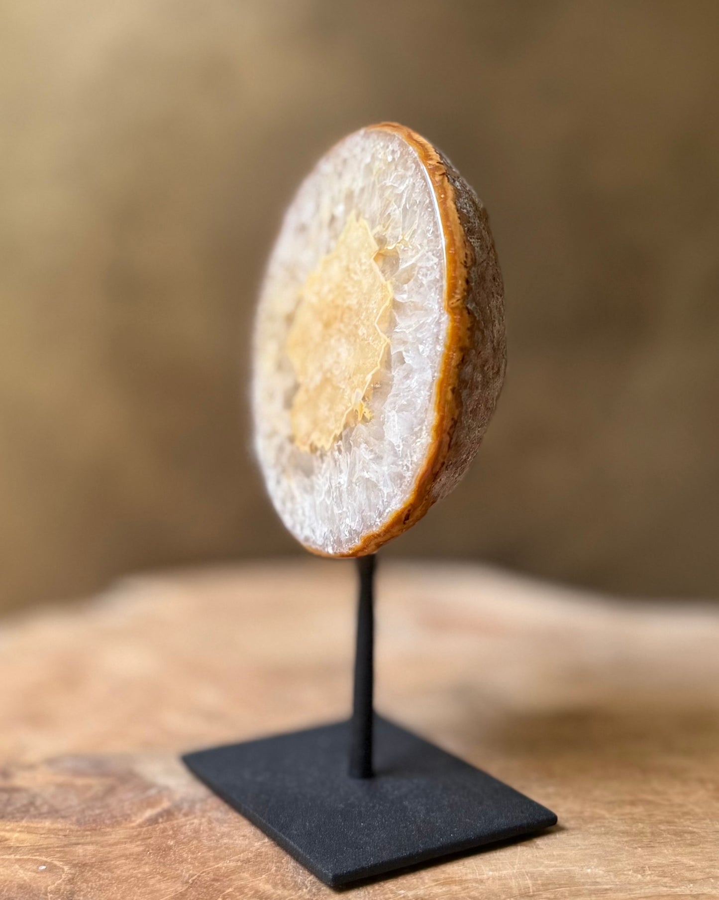 Agaat geode op standaard