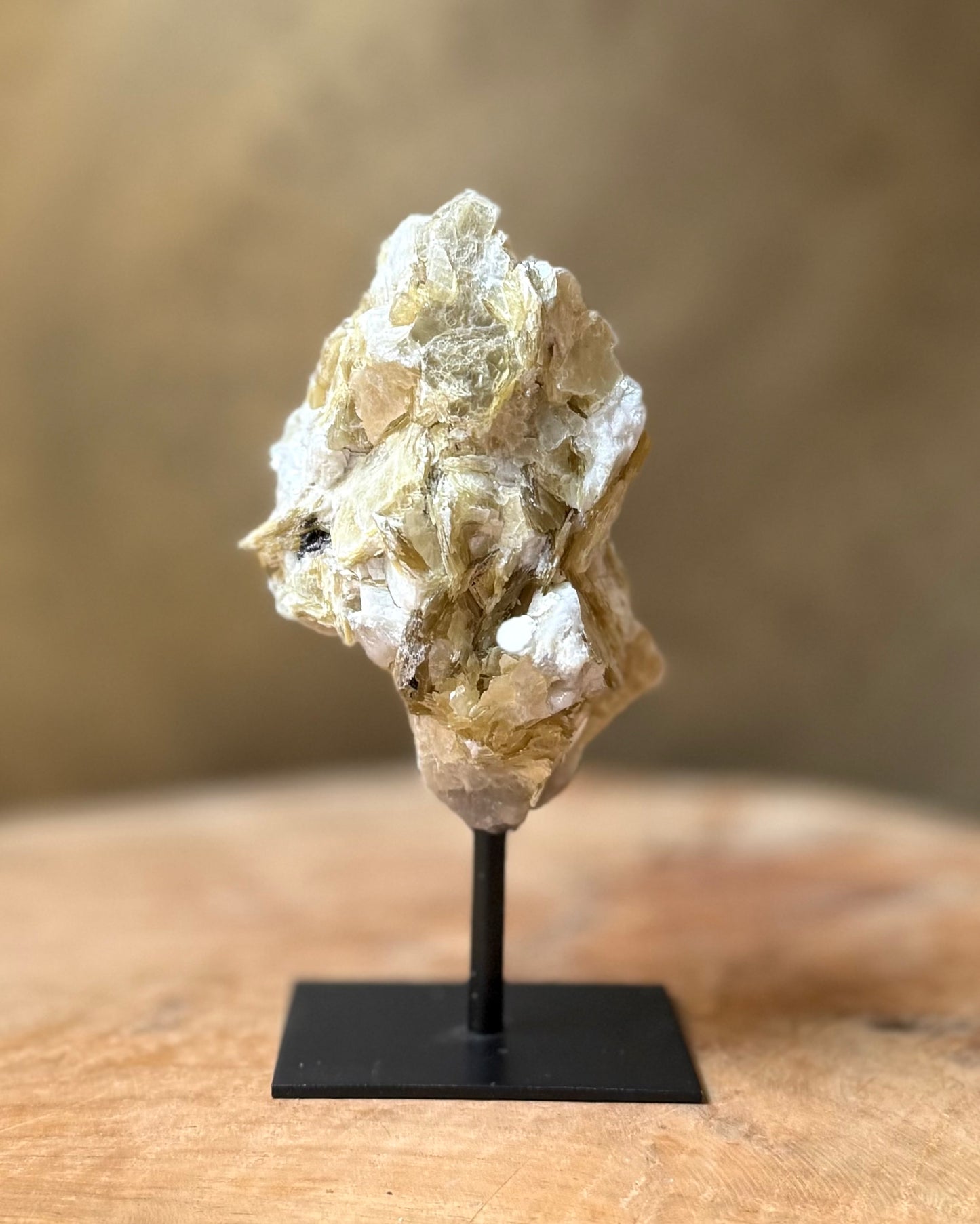 Gouden Mica op standaard