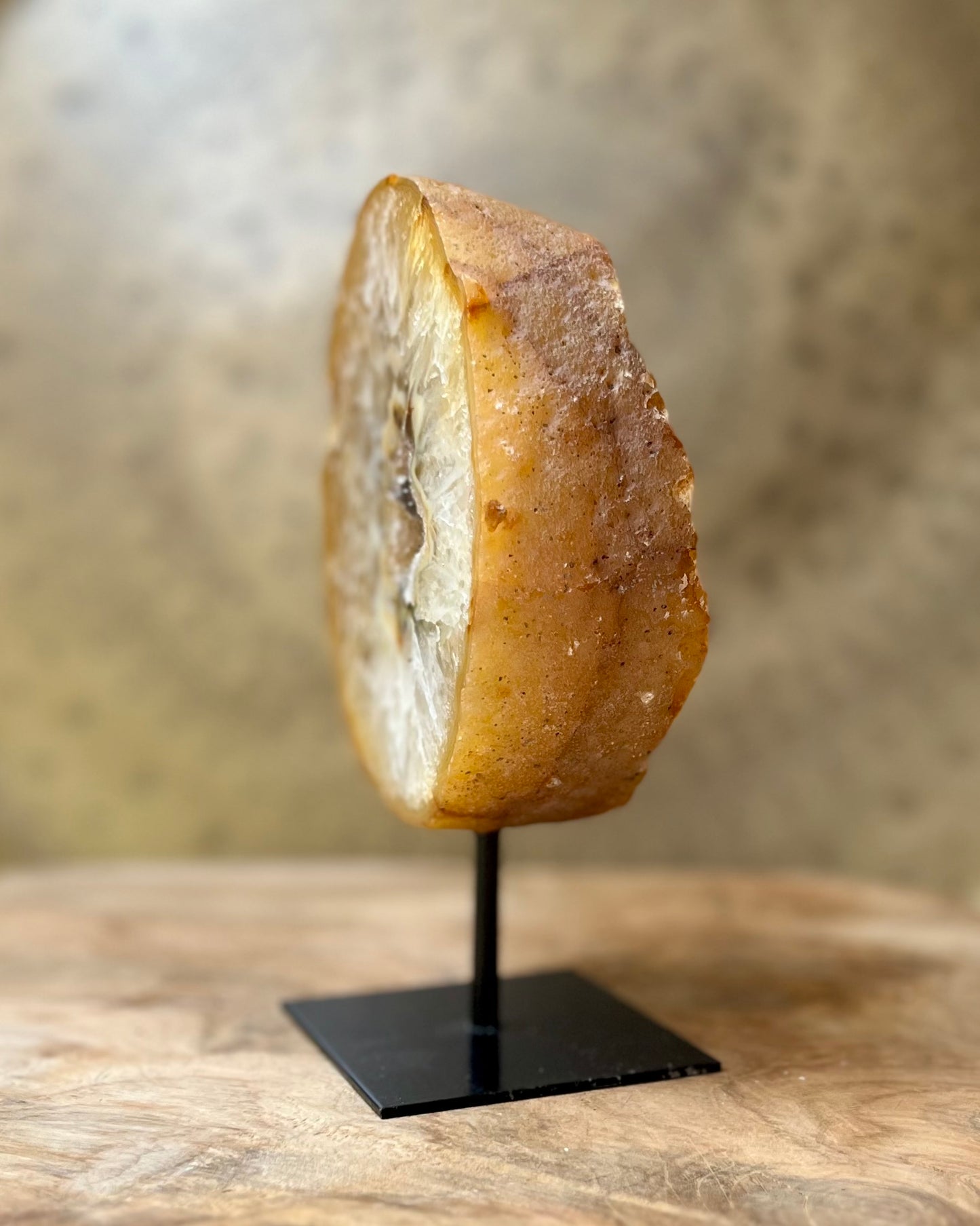 Agaat geode op standaard