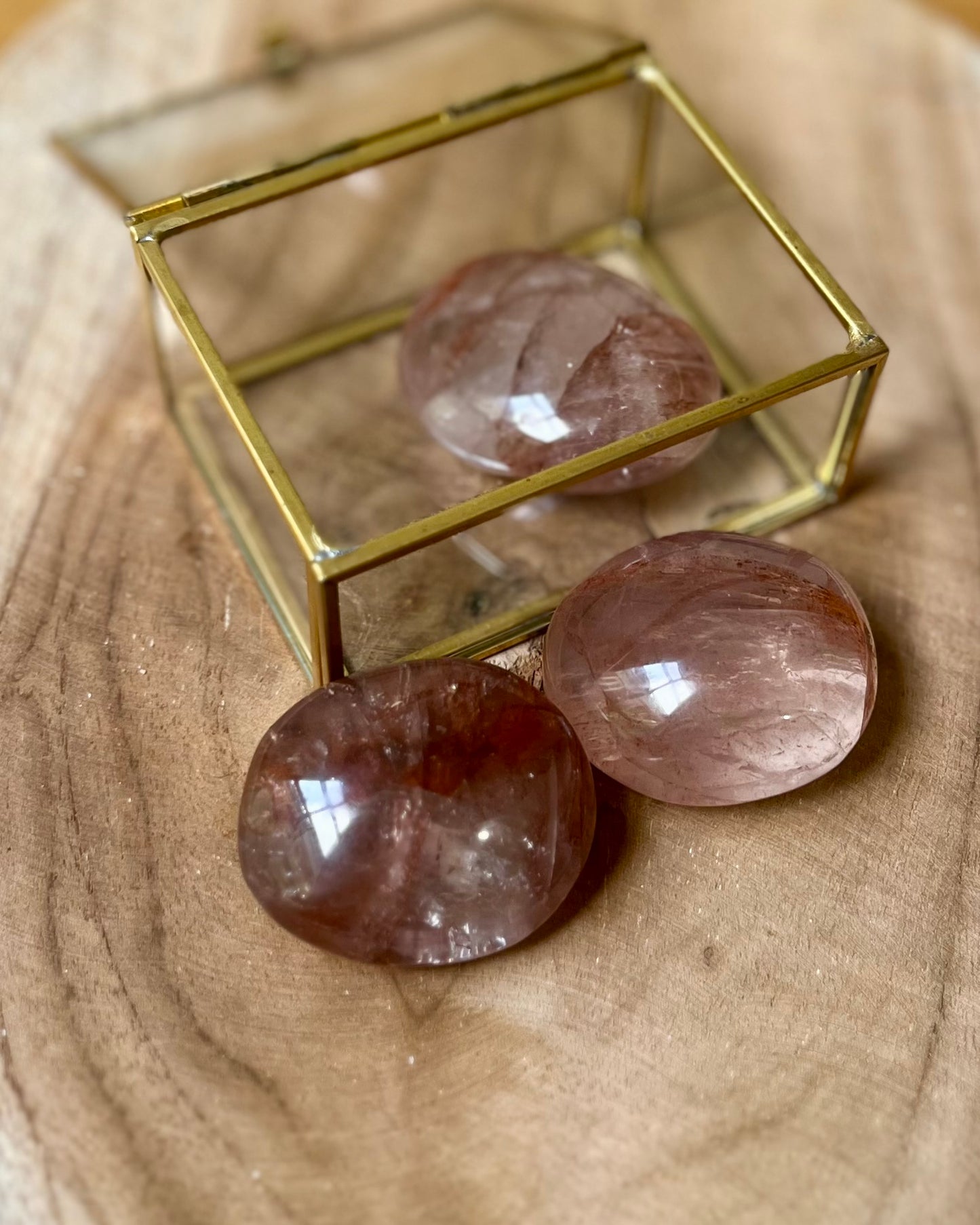 Hematoid quartz palm stone