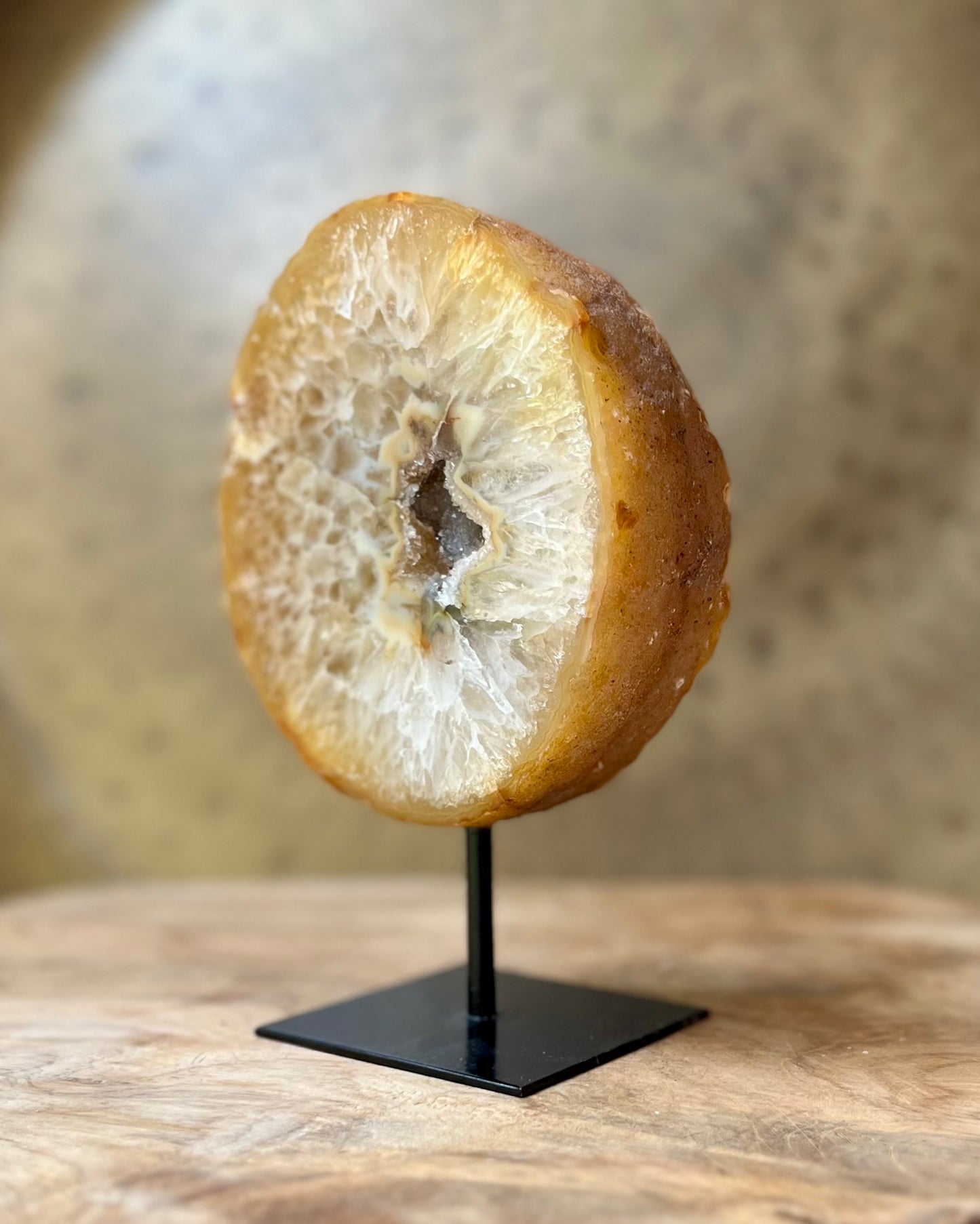 Agaat geode op standaard