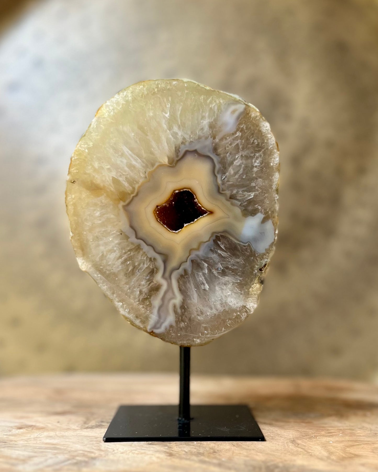 Agaat geode op standaard