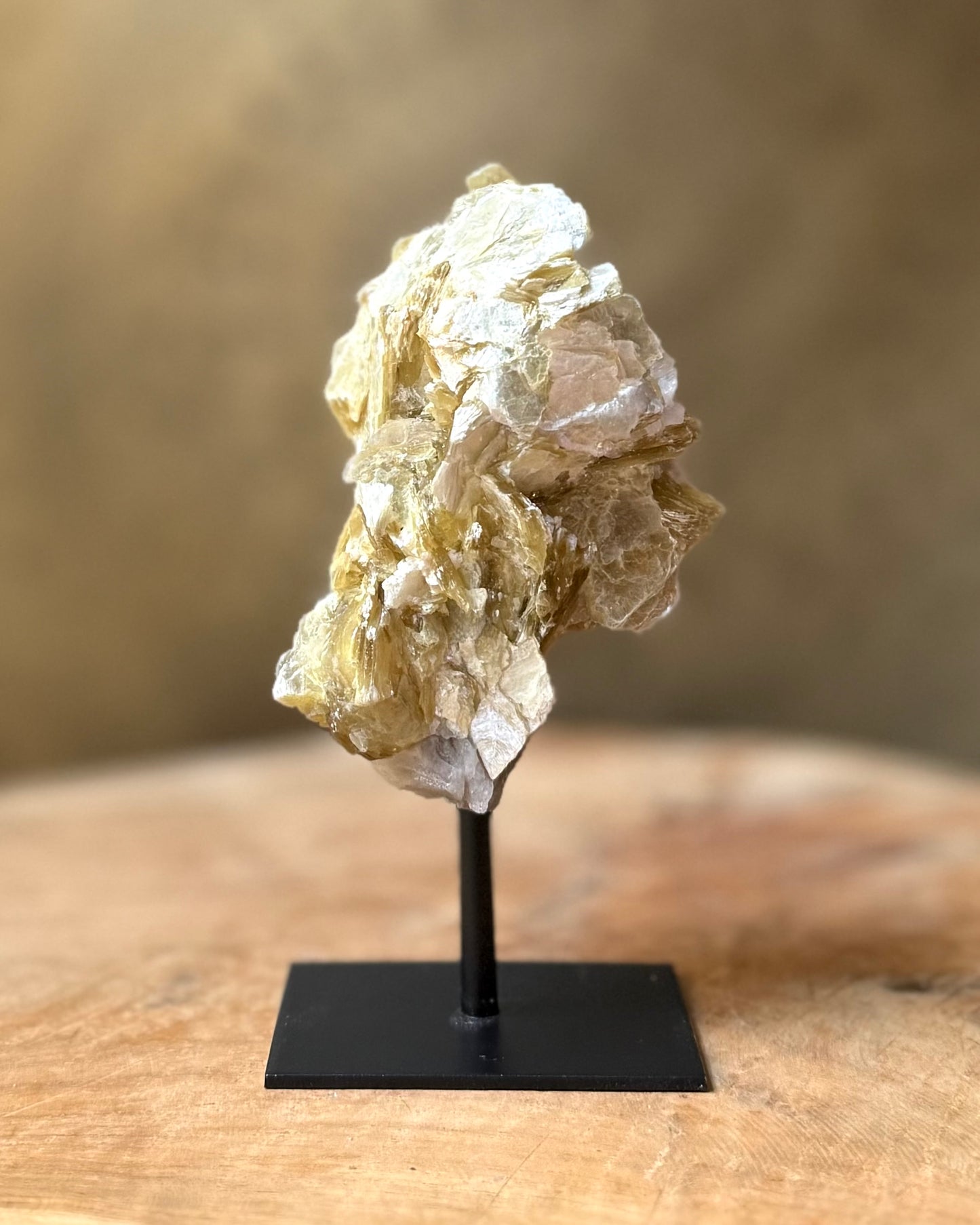 Gouden Mica op standaard