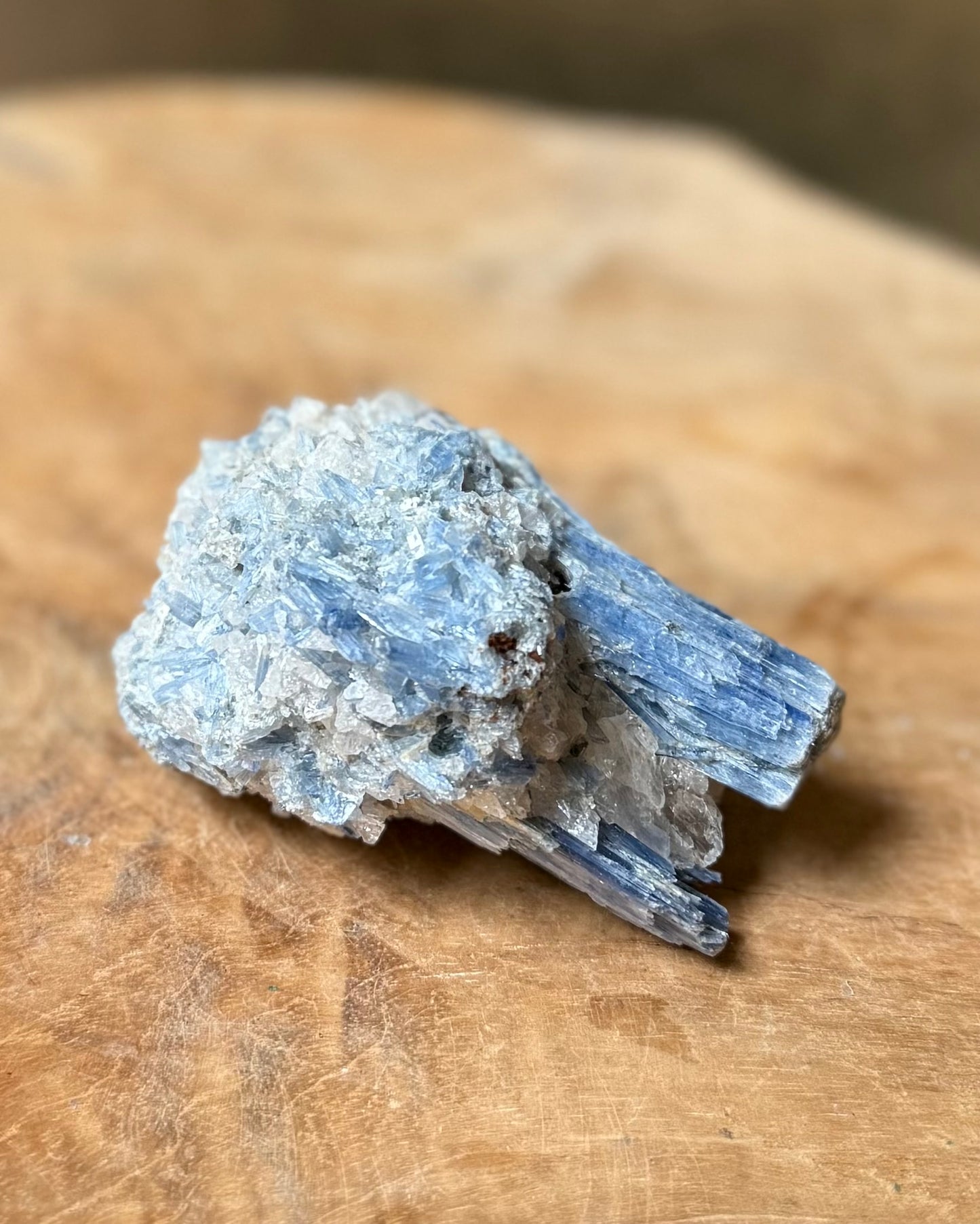 Ruw stuk Blauwe Kyaniet