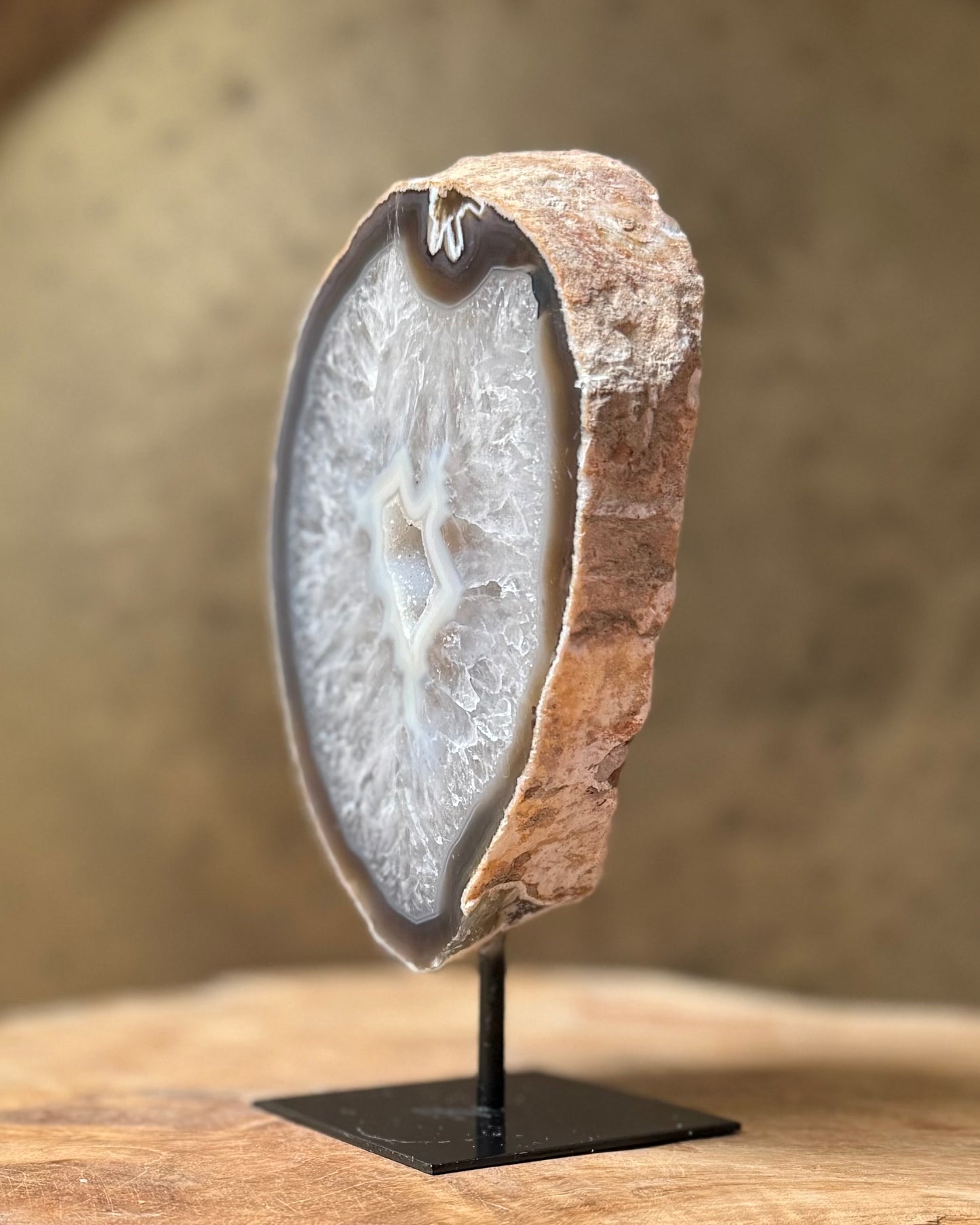 Agaat geode op standaard