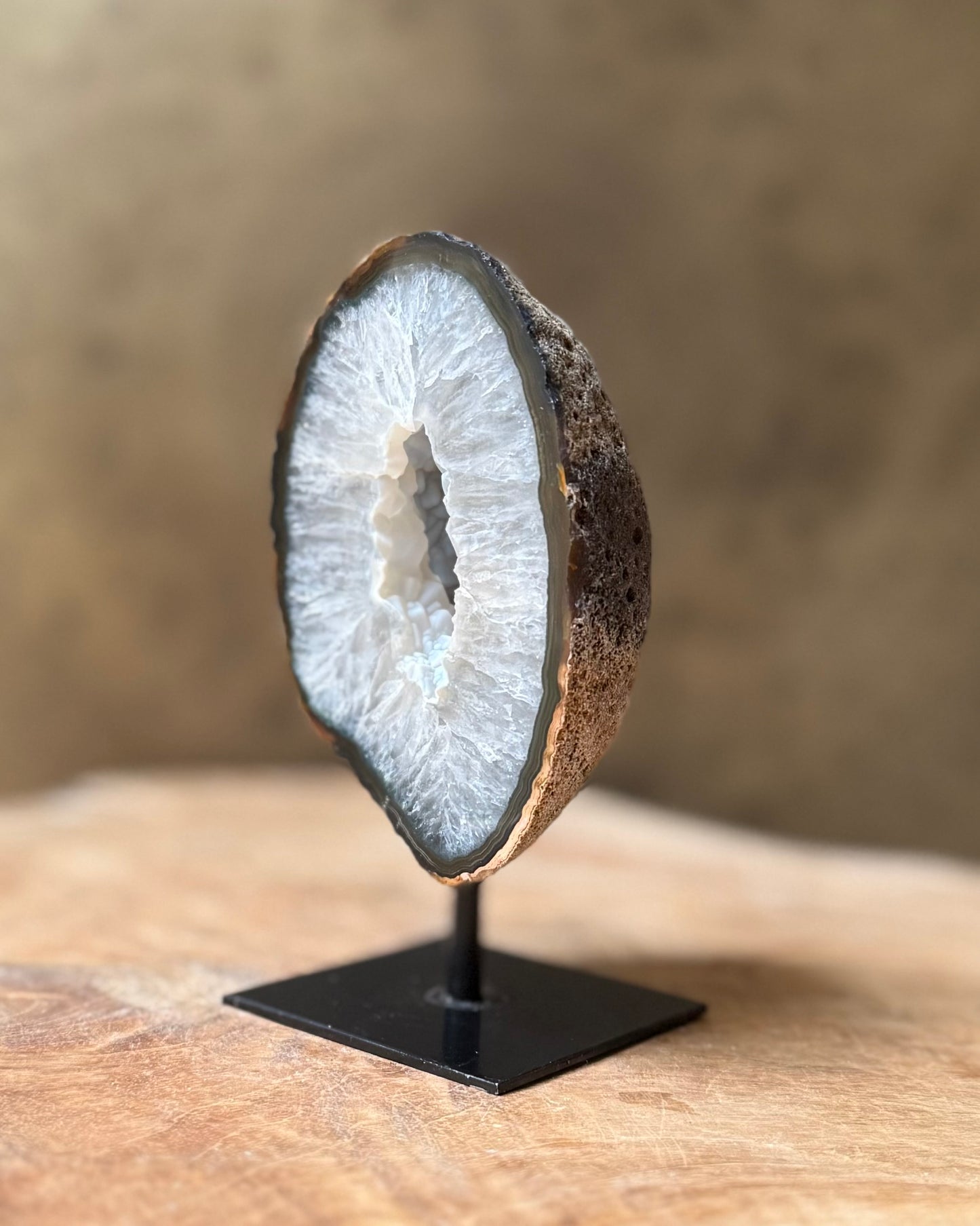 Agaat geode op standaard