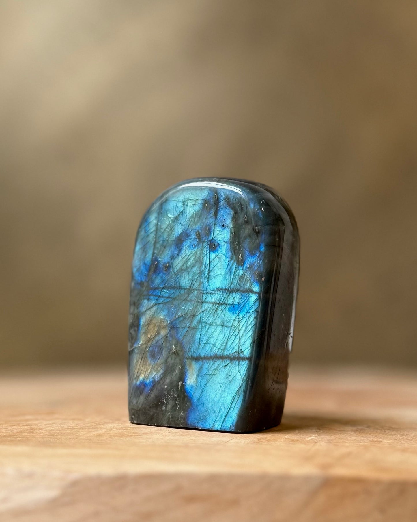 Labradoriet freeform