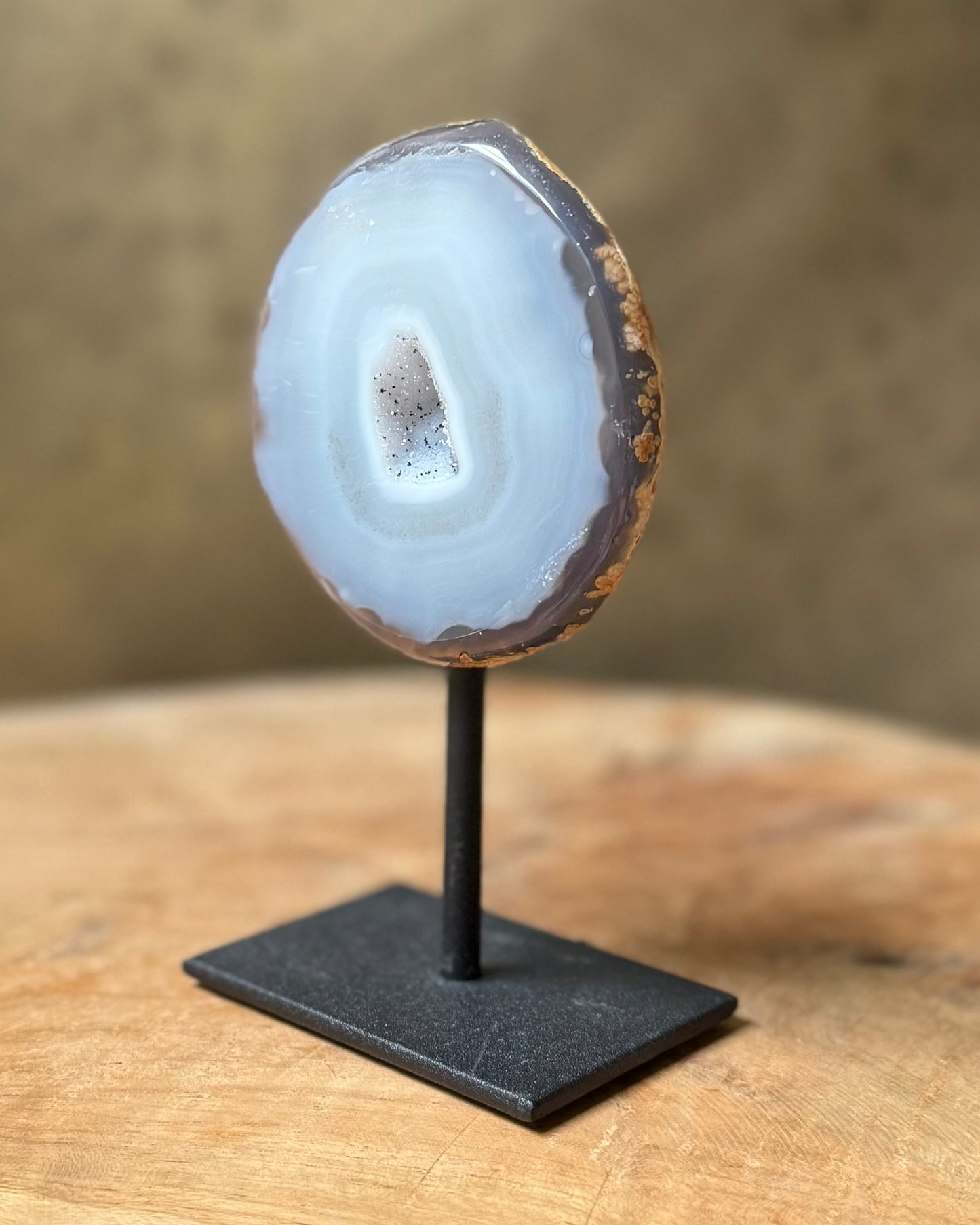 Agaat geode op standaard