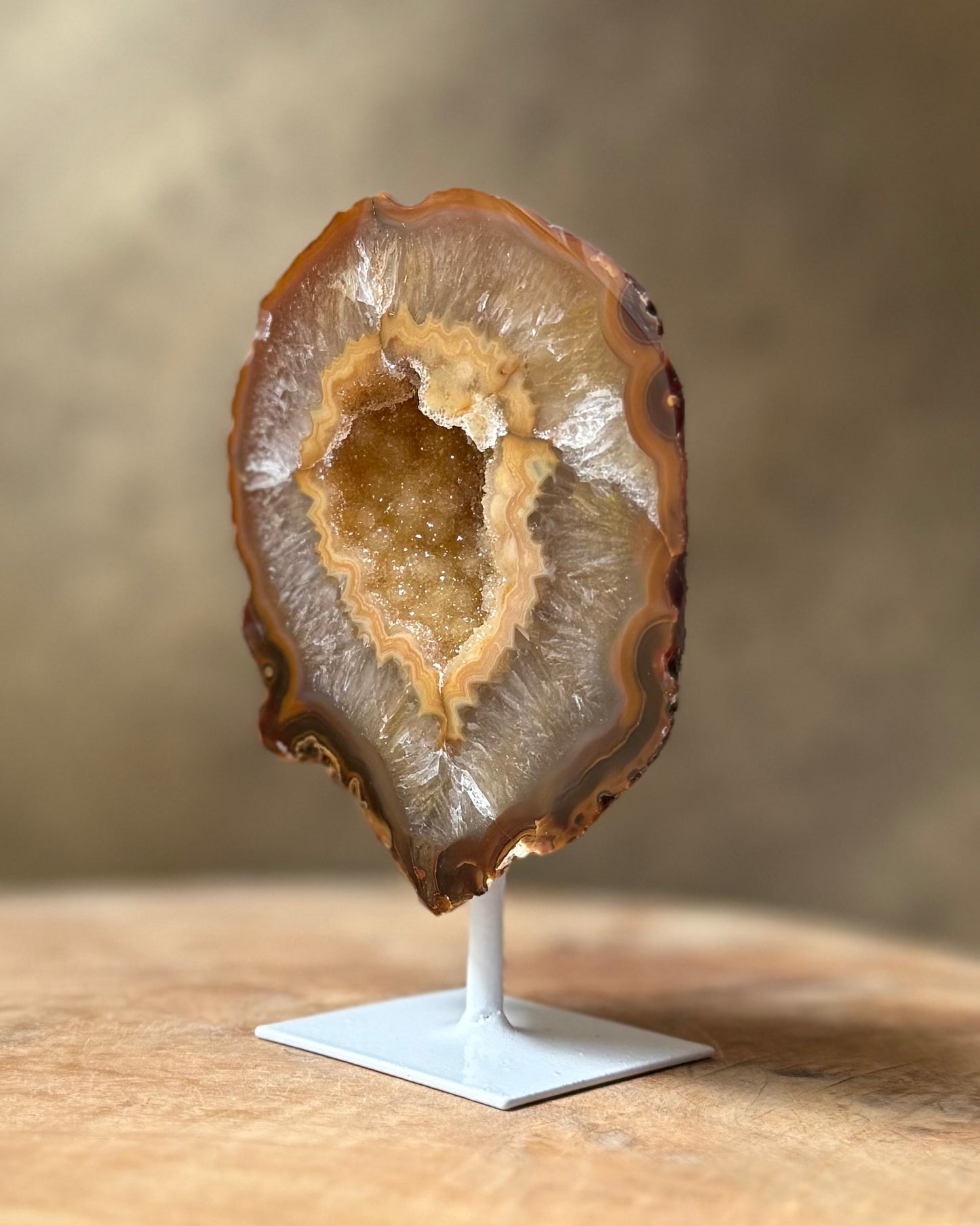 Agaat geode op standaard