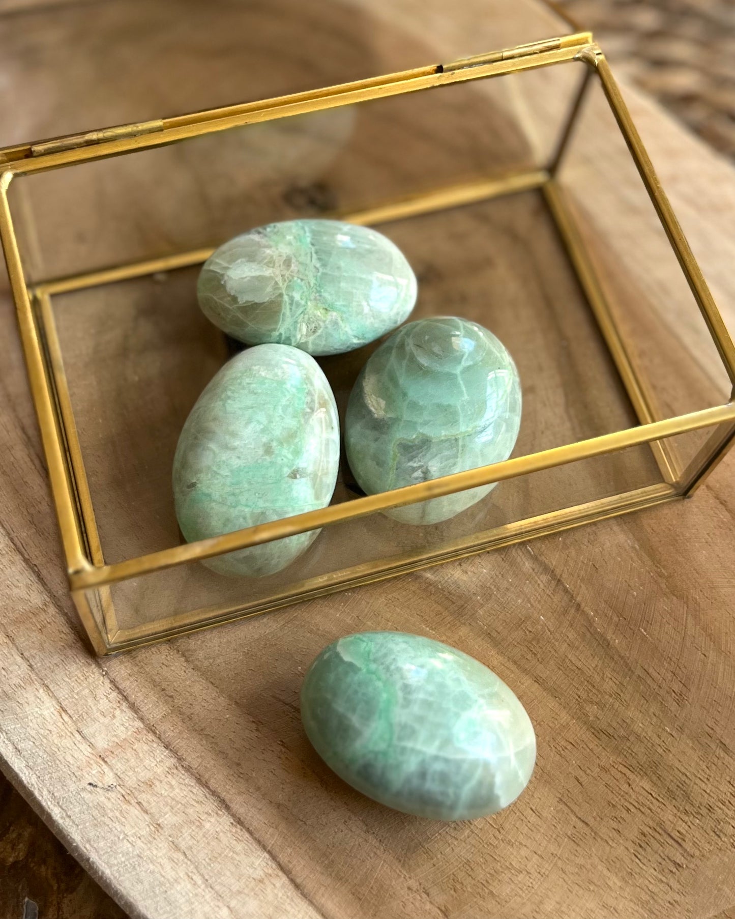 Mini hand stone green moonstone
