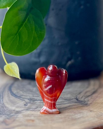 Carnelian angel 4.5 cm