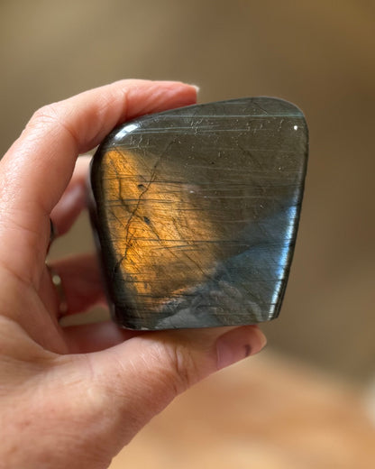 Labradoriet freeform