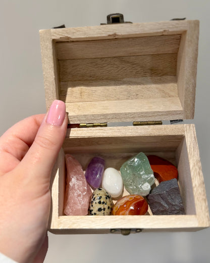Schatkistje gevuld met 8 stenen