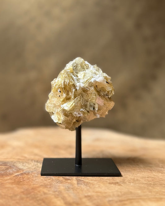 Gouden Mica op standaard