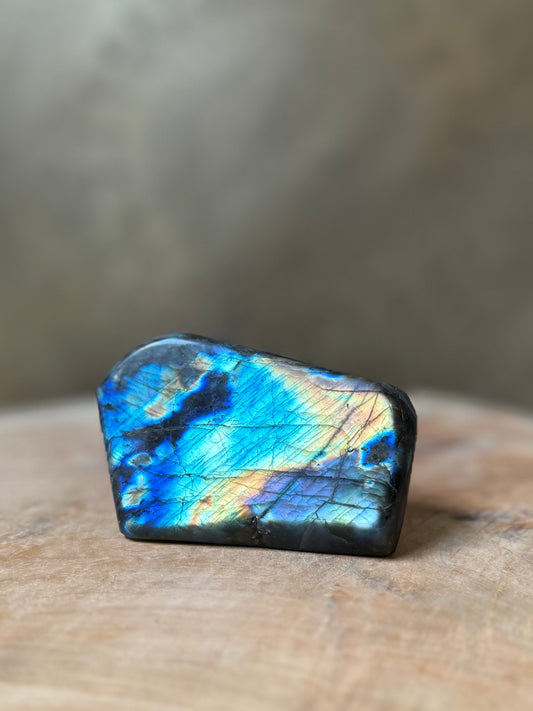 Labradoriet freeform