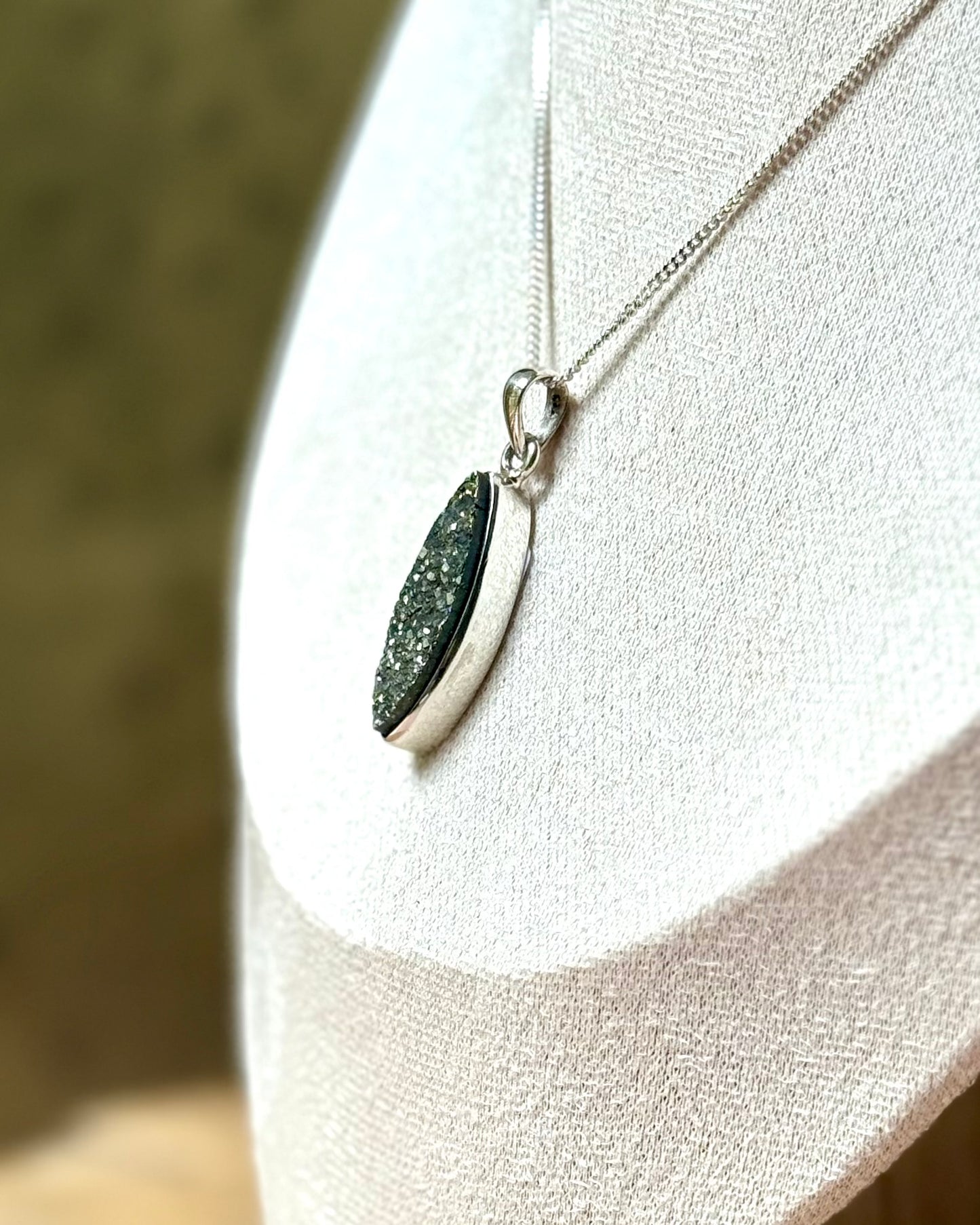 Zilveren hanger druzy Pyriet