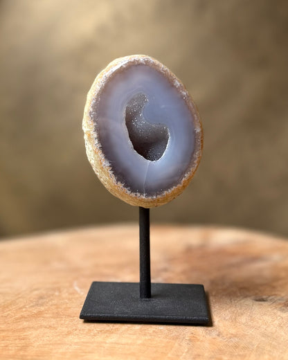 Agaat geode op standaard