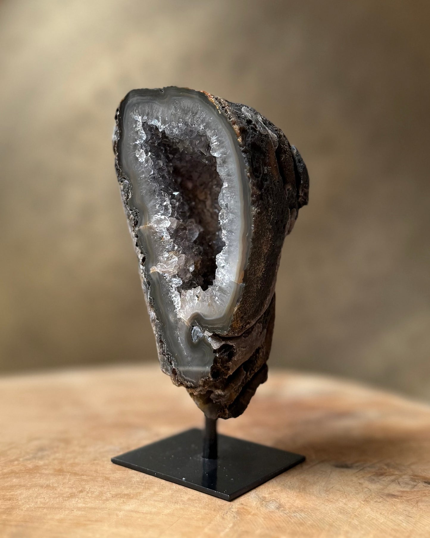 Agaat geode op standaard