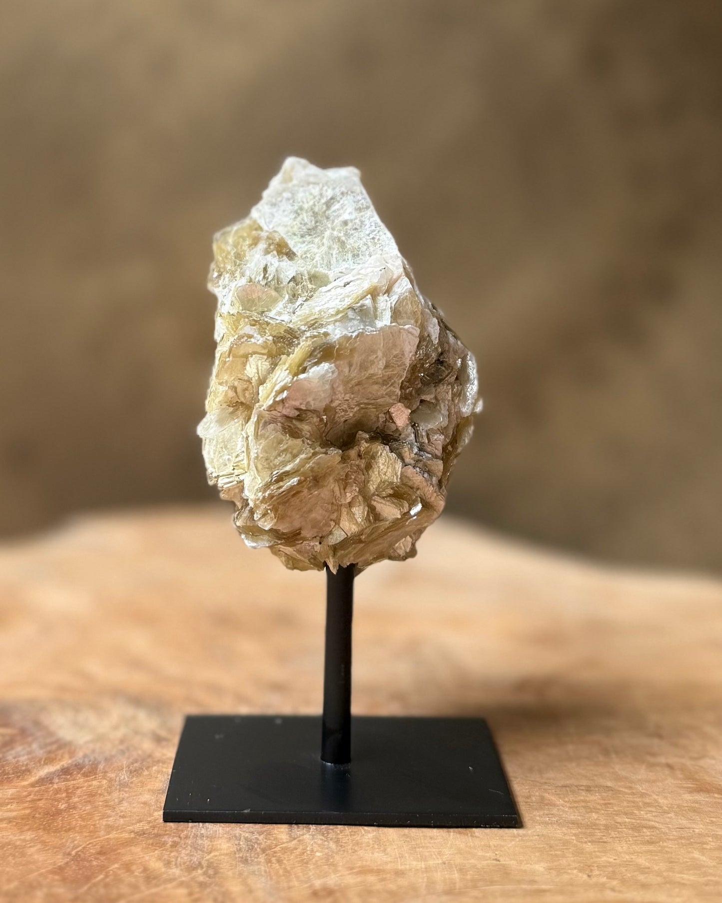 Gouden Mica op standaard