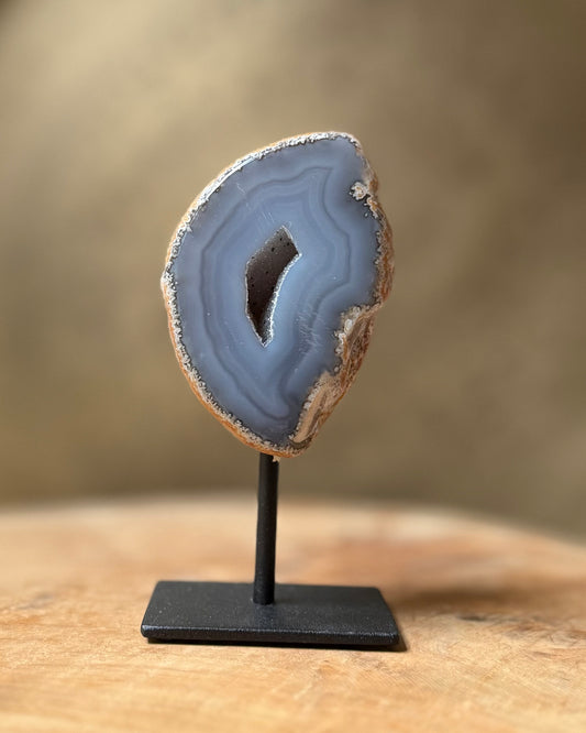 Agaat geode op standaard