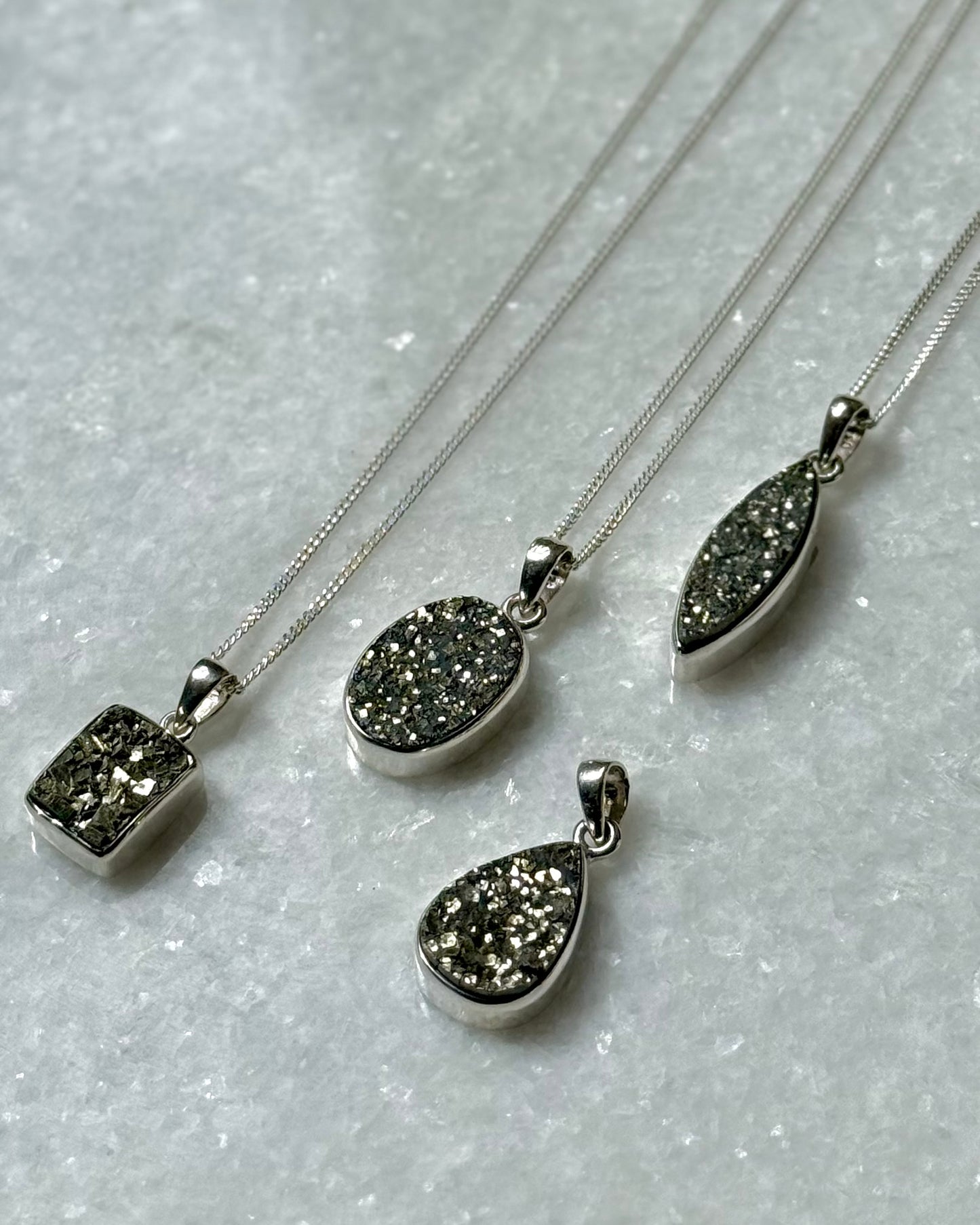Zilveren hanger druzy Pyriet