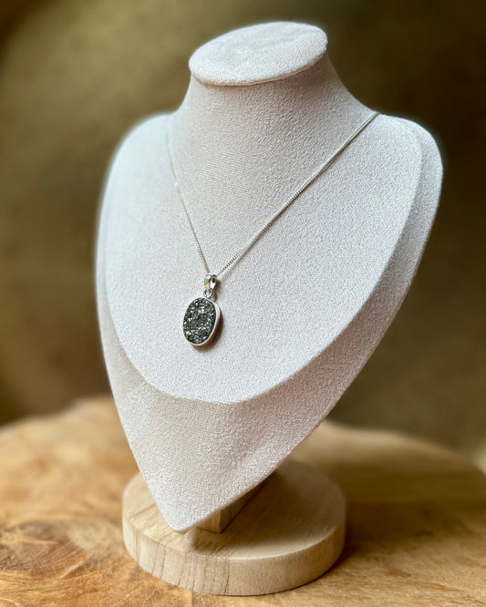 Zilveren hanger druzy Pyriet