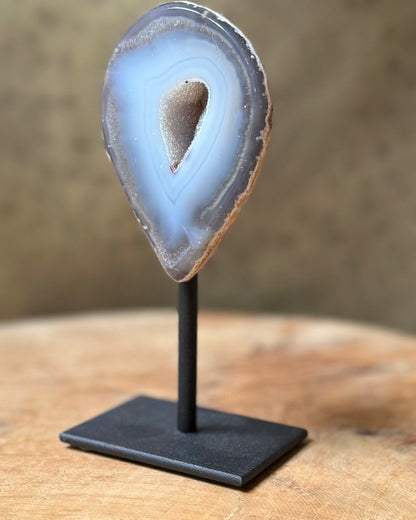 Agaat geode op standaard