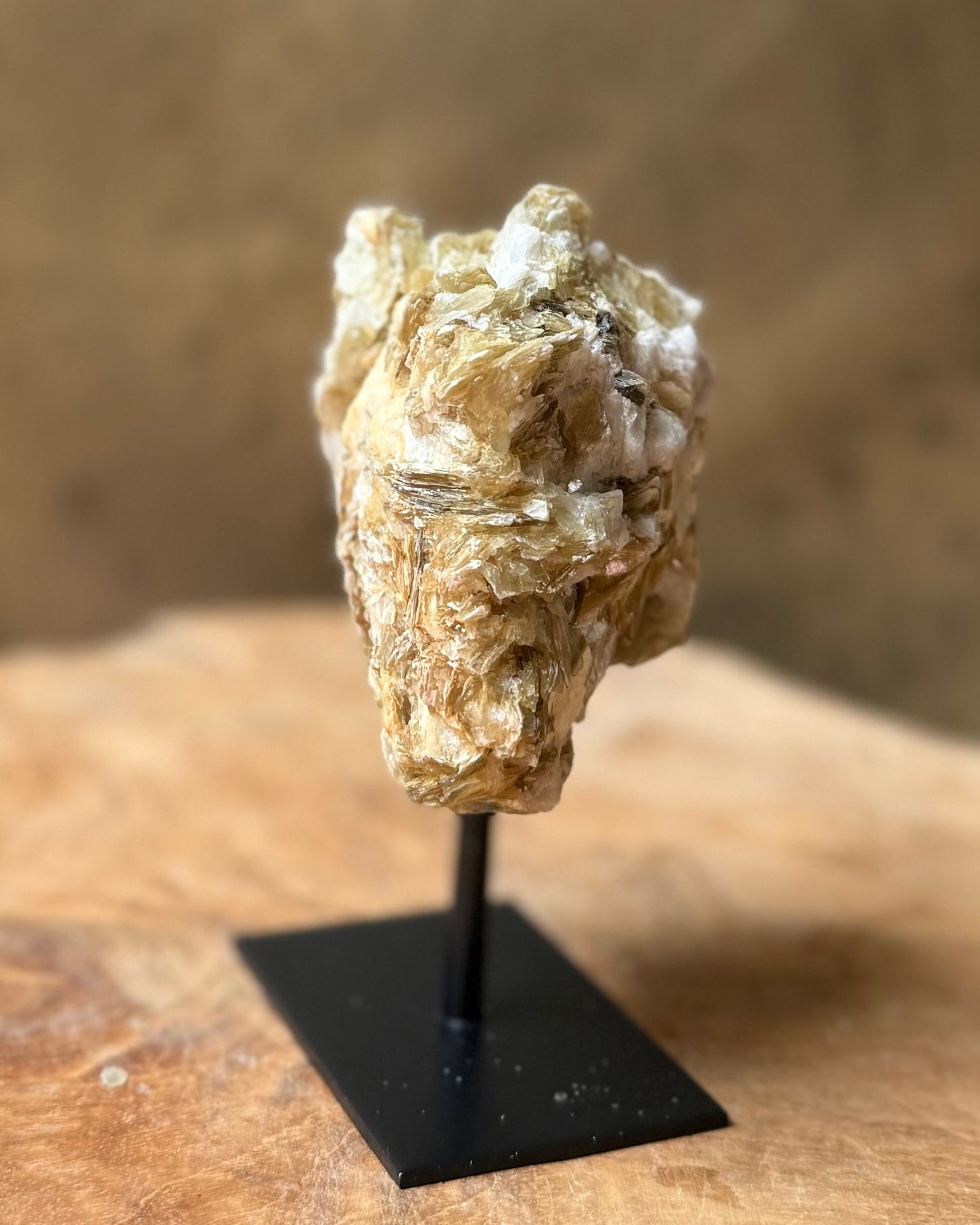 Gouden Mica op standaard