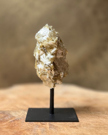 Gouden Mica op standaard