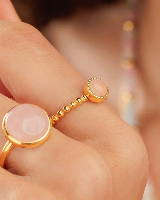 Rozekwarts bolletjes ring