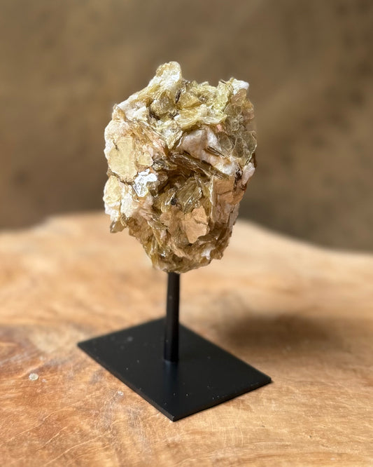 Gouden Mica op standaard