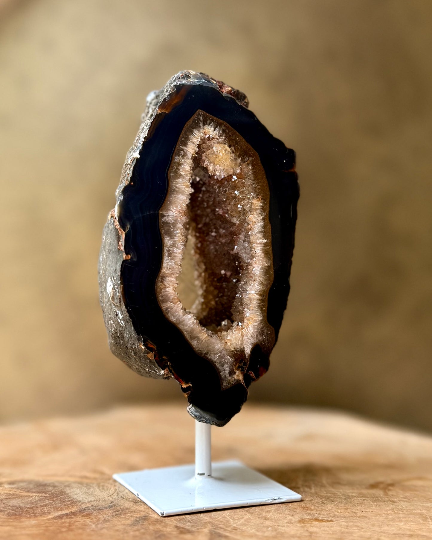 Agaat geode op standaard