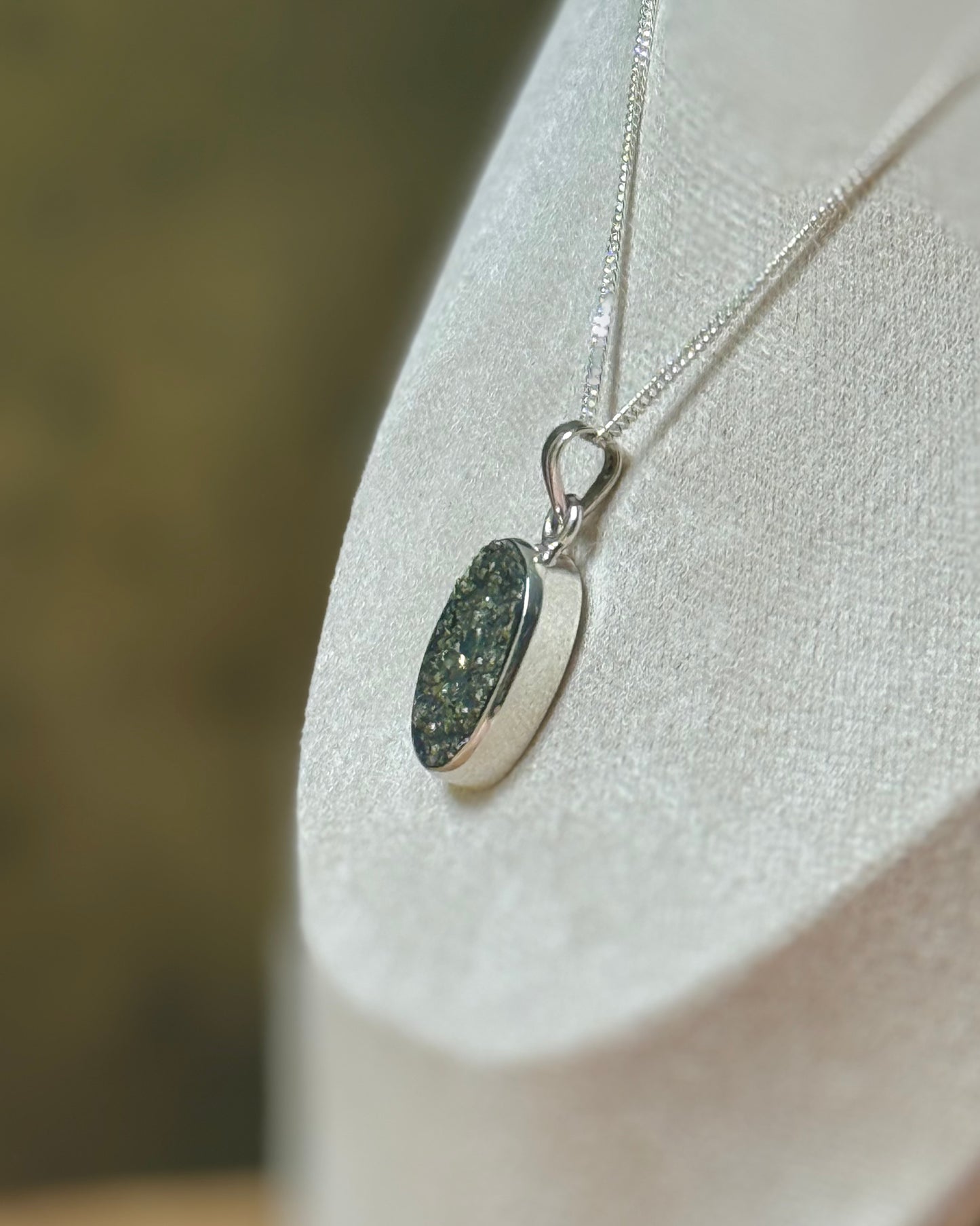 Zilveren hanger druzy Pyriet