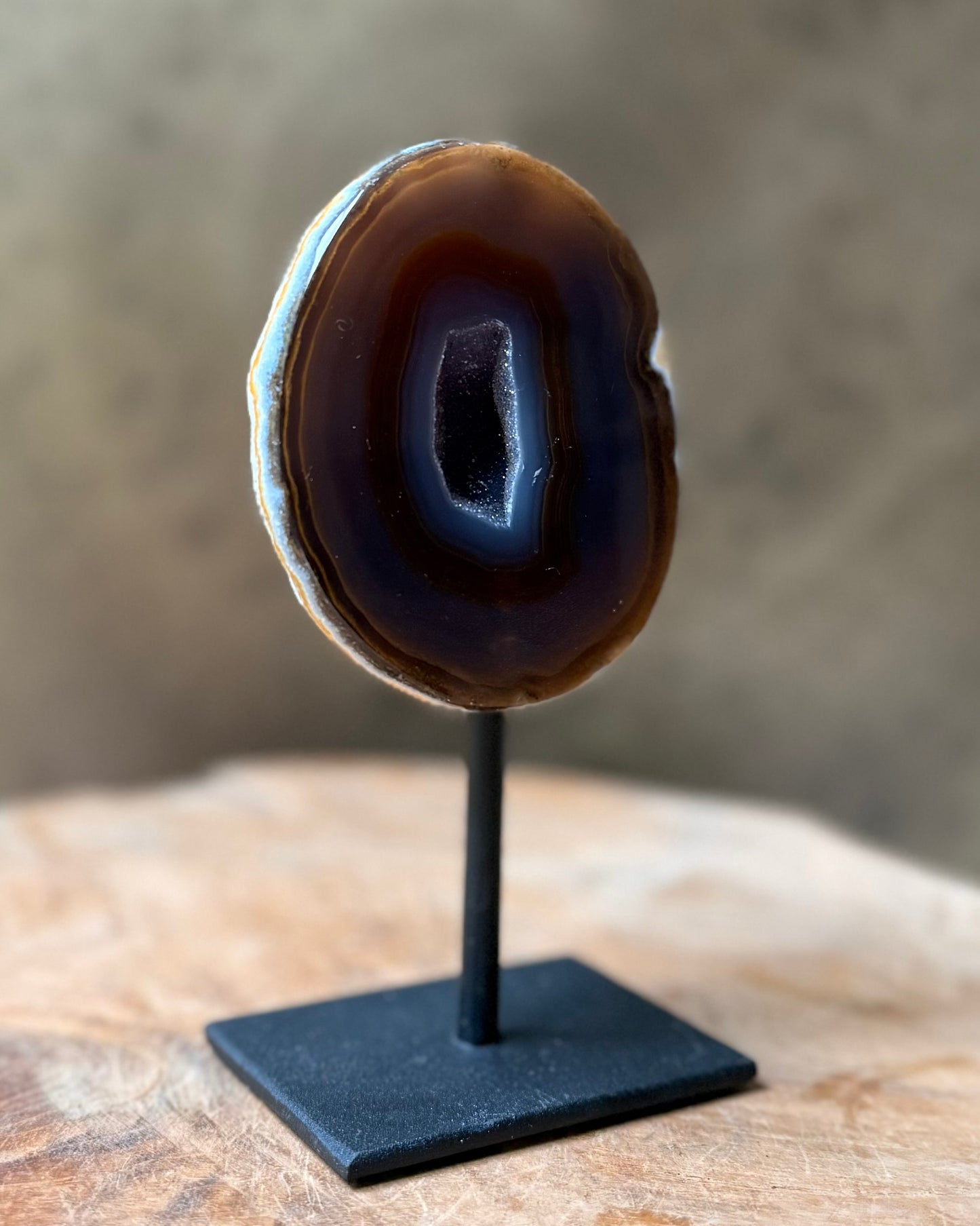 Agaat geode op standaard