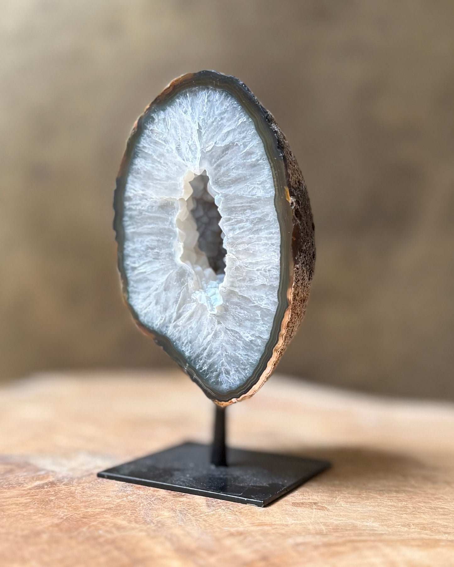Agaat geode op standaard