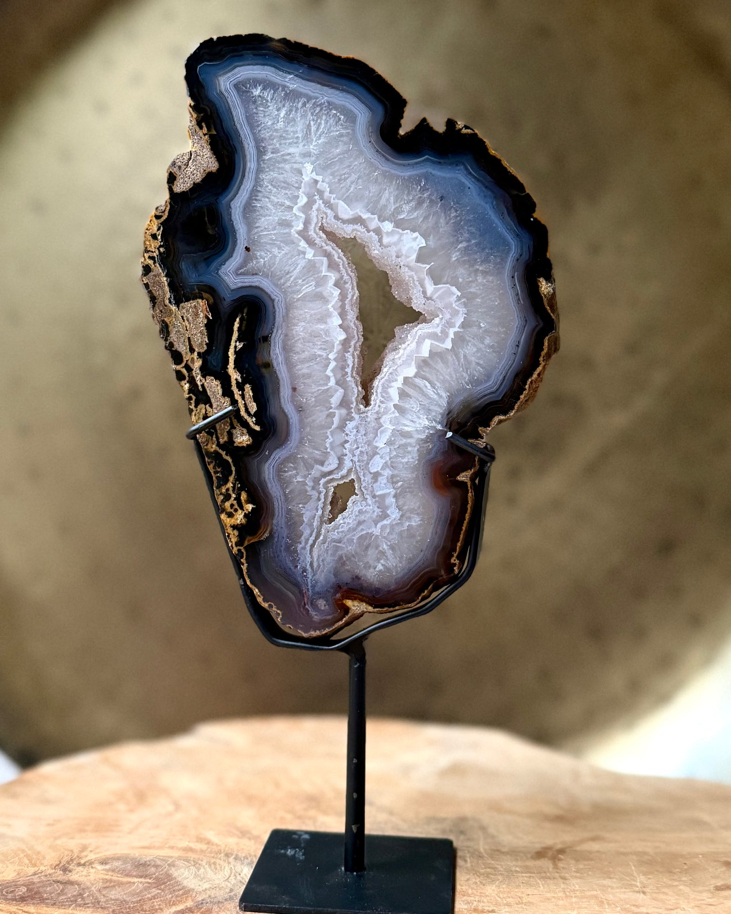 Agaat geode op standaard