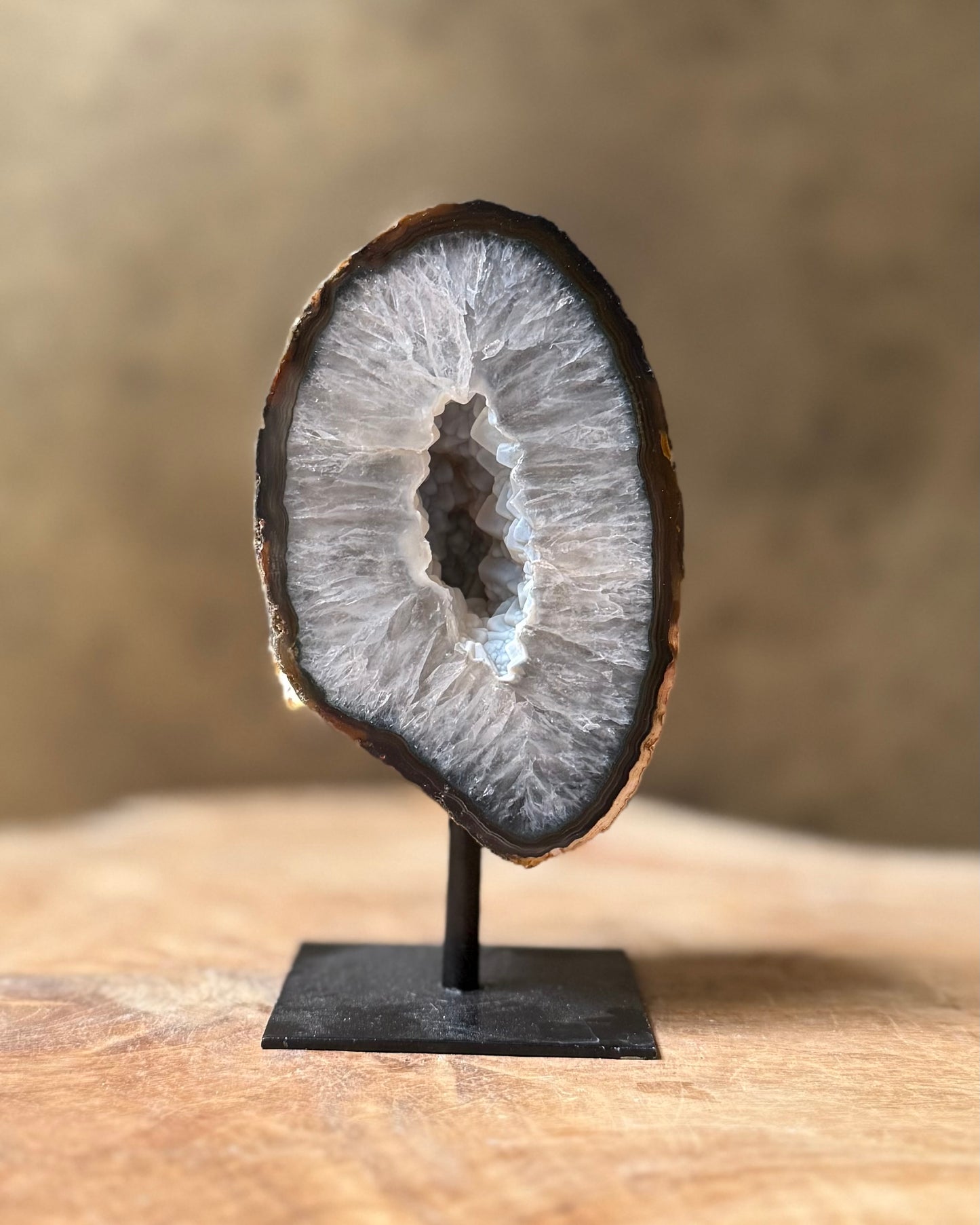 Agaat geode op standaard