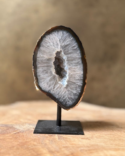 Agaat geode op standaard