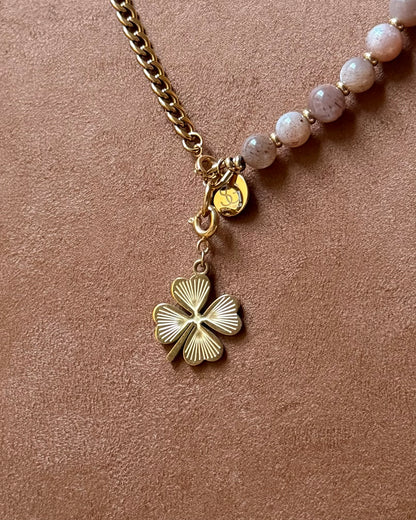 Hanger clover leaf