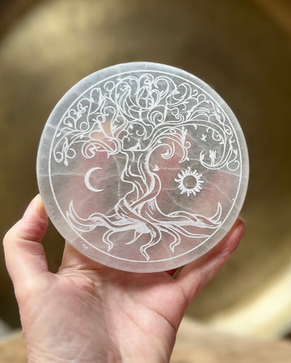 Grote Seleniet gegraveerde oplaadschijf Tree of Life 12 cm