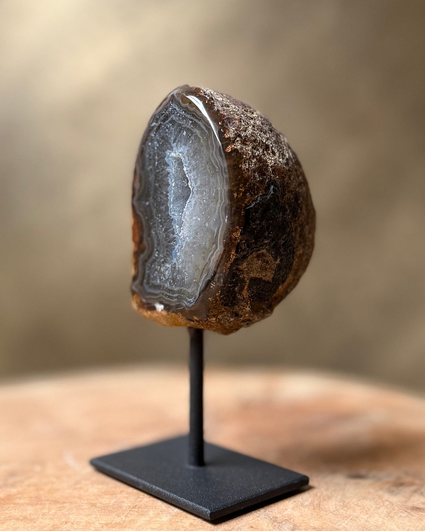 Agaat geode op standaard