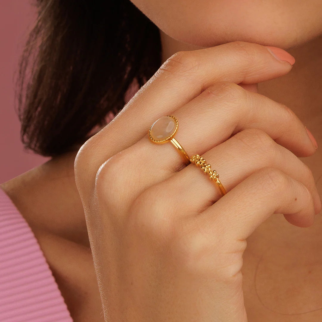 Gouden ring met bloemetjes