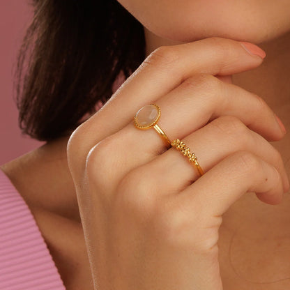 Gouden ring met bloemetjes