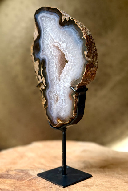 Agaat geode op standaard