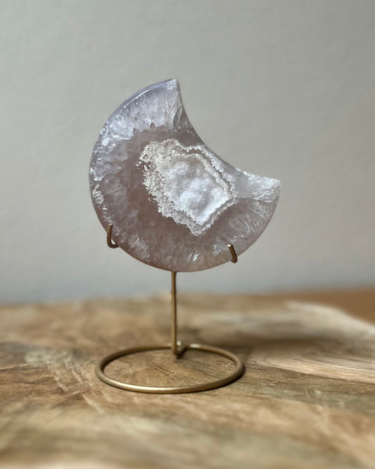 Agate moon on stand