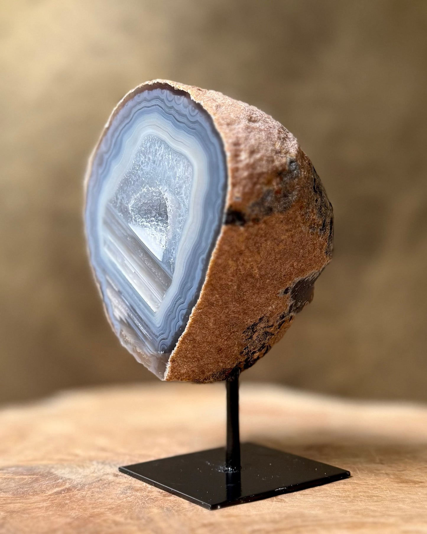 Agaat geode op standaard